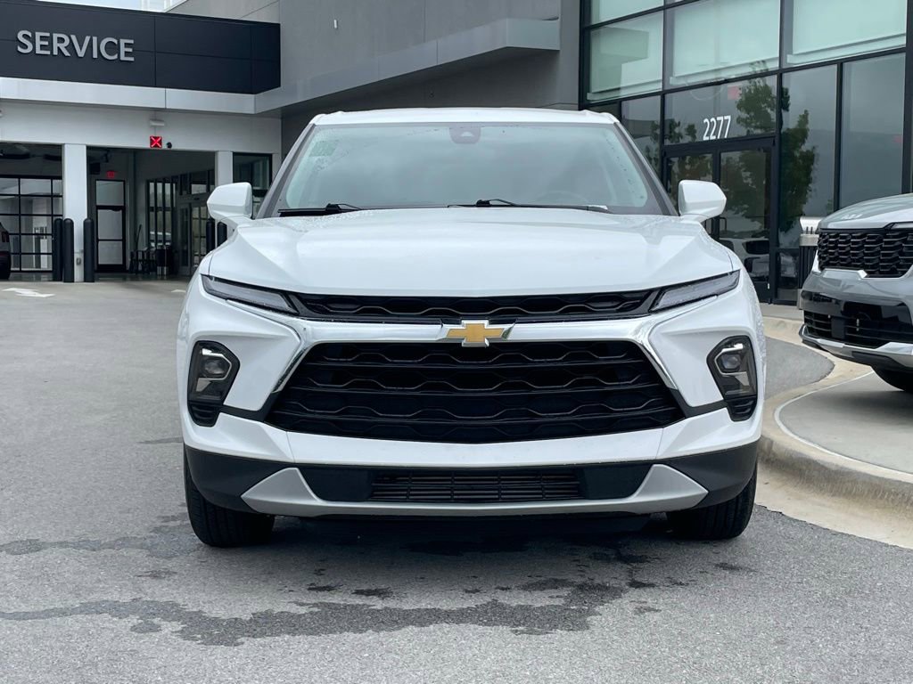 Used 2025 Chevrolet Blazer LT AWD/4WD image 2