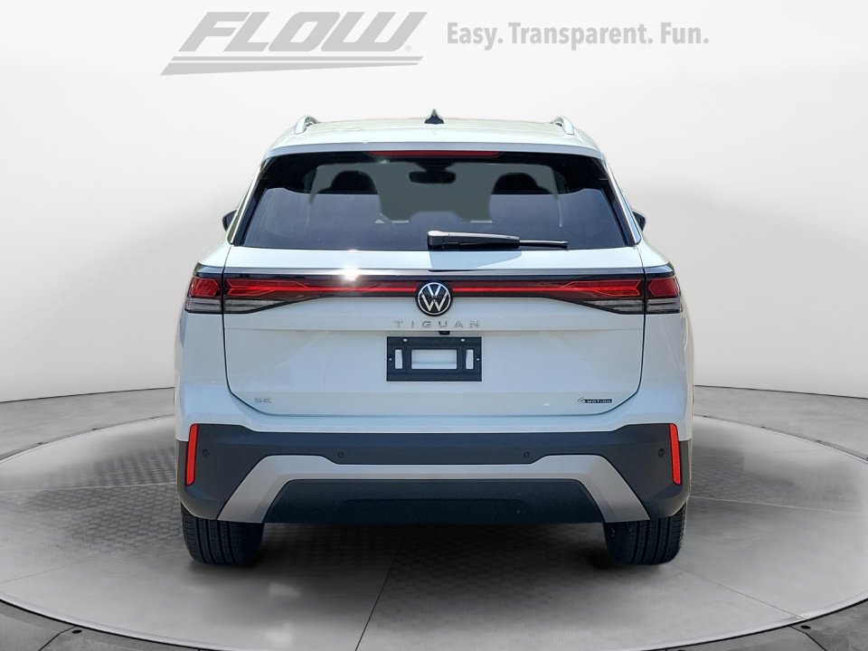 Certified 2025 Volkswagen Tiguan SE w/ Panoramic Sunroof Package image 8