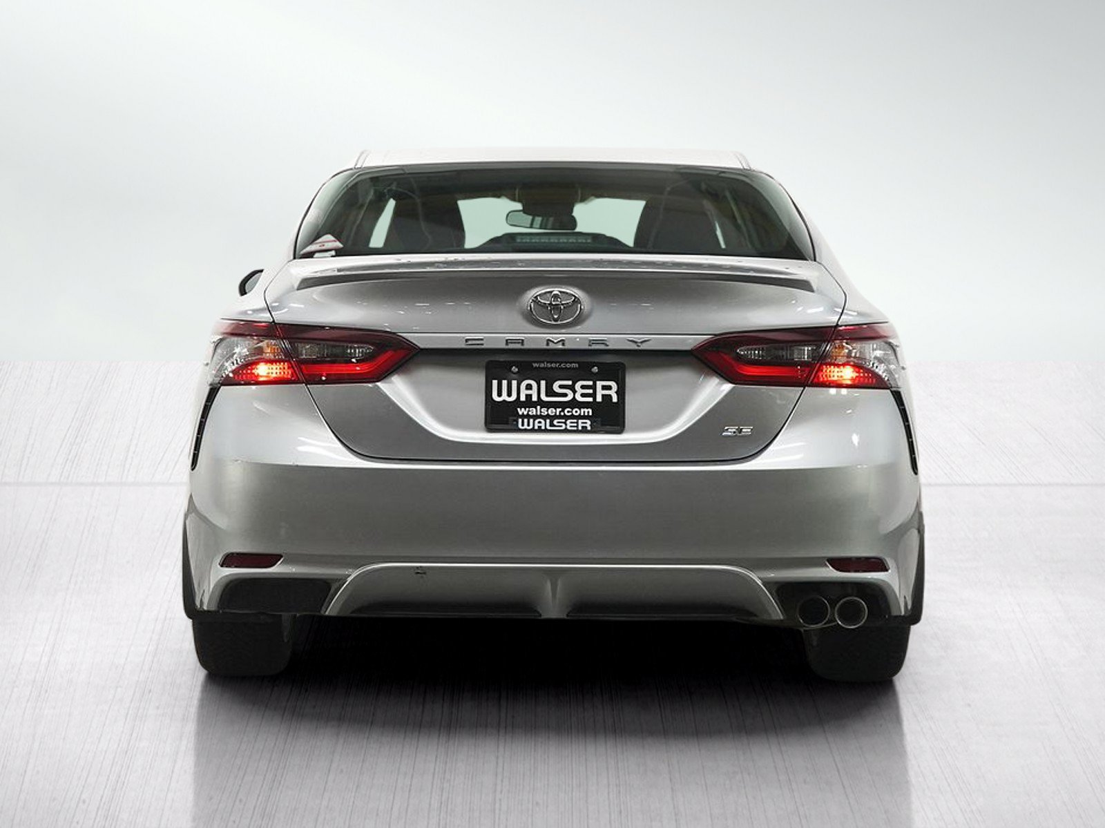 Used 2024 Toyota Camry SE FWD image 4