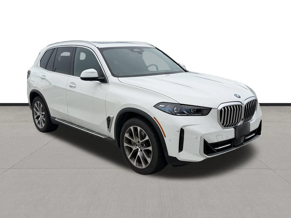 Used 2025 BMW X5 xDrive50e AWD/4WD image 3