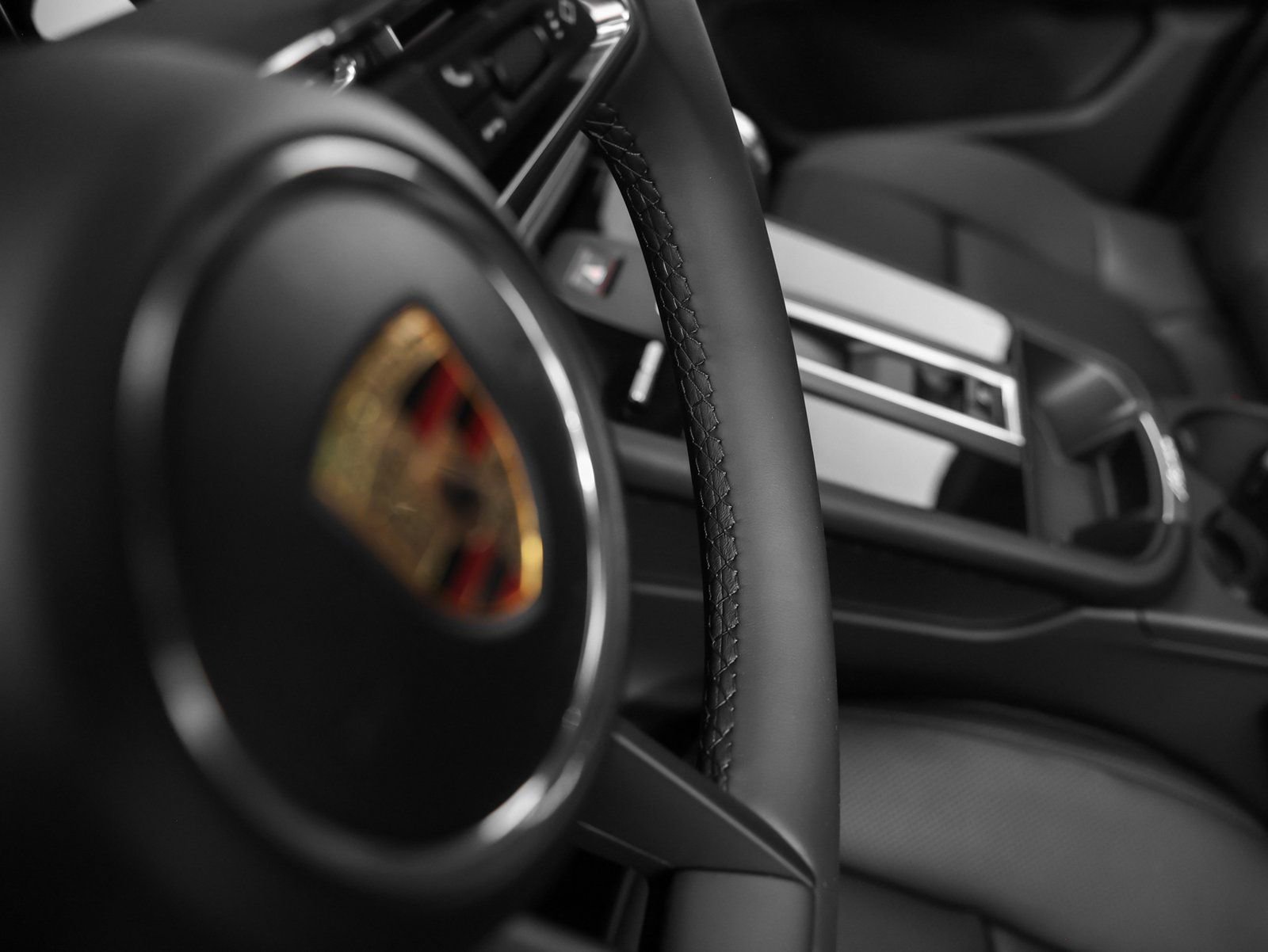 Certified 2025 Porsche Macan image 28