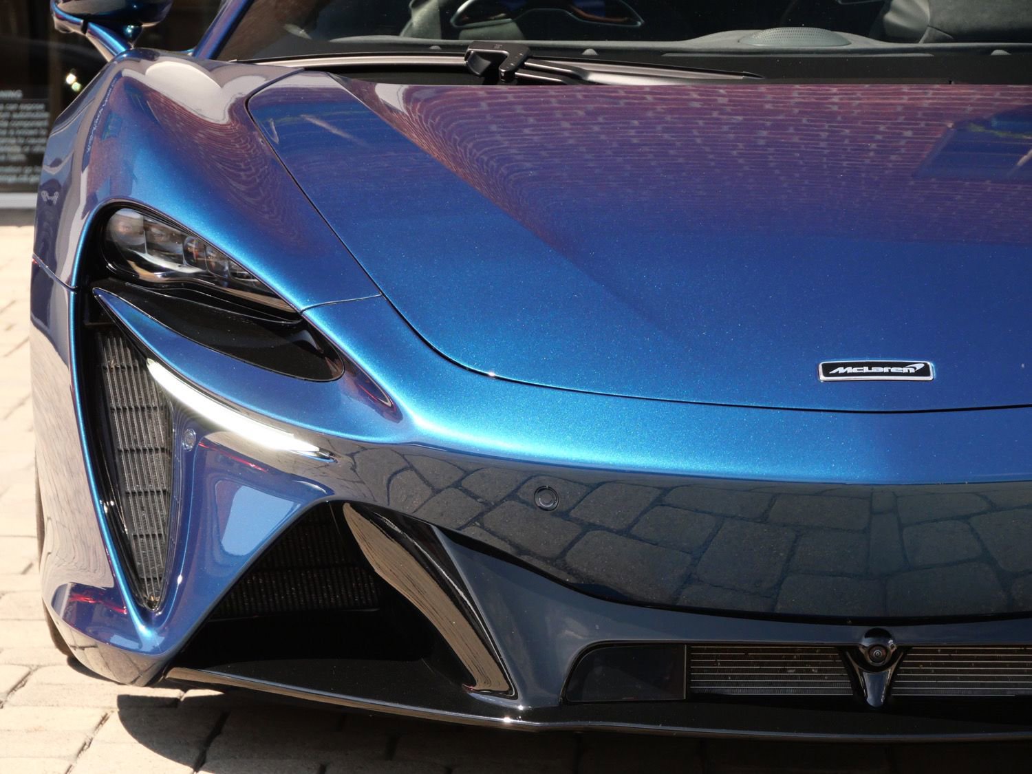 Used 2023 McLaren Artura image 6