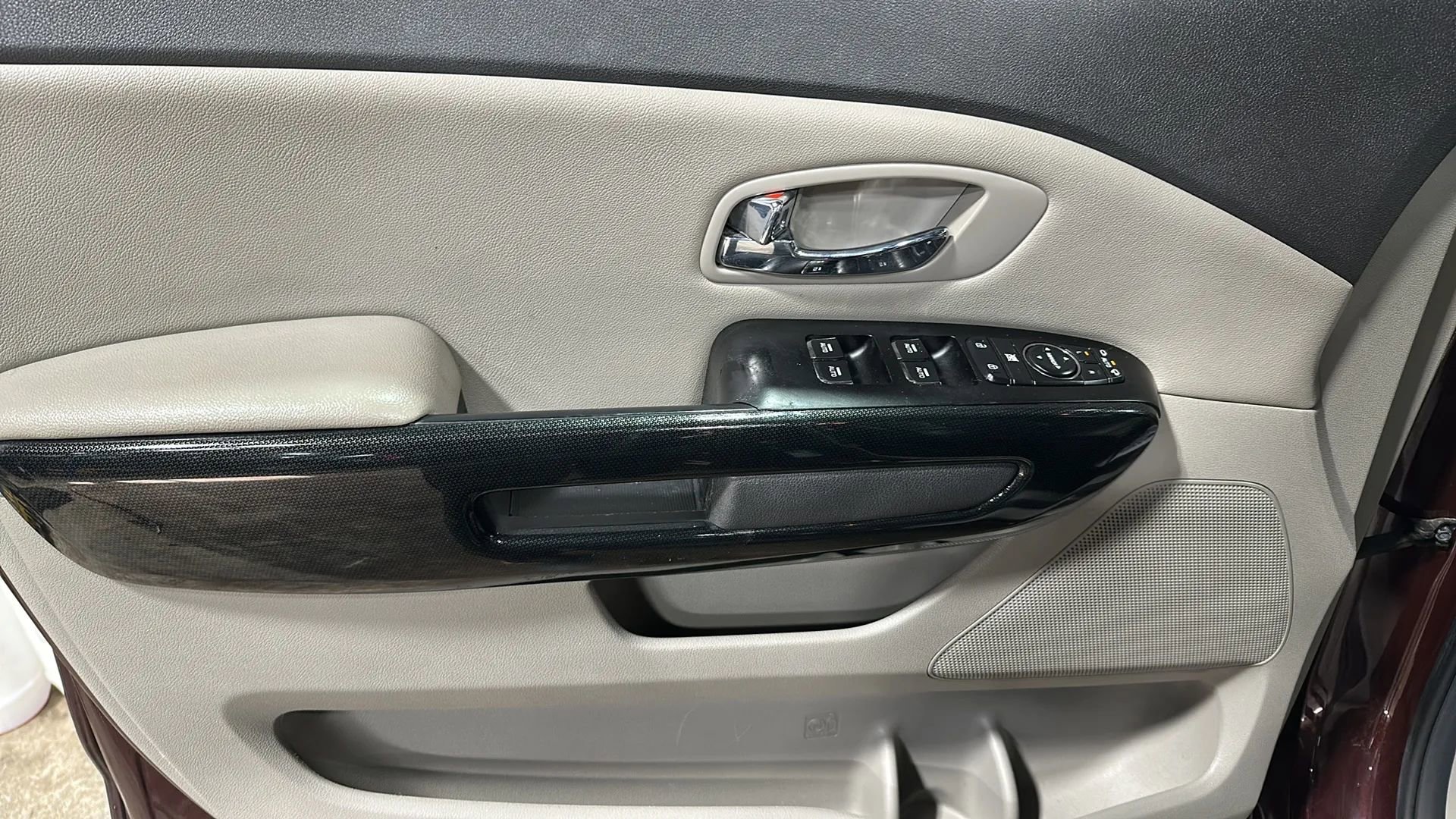 Used 2018 Kia Sedona EX image 10