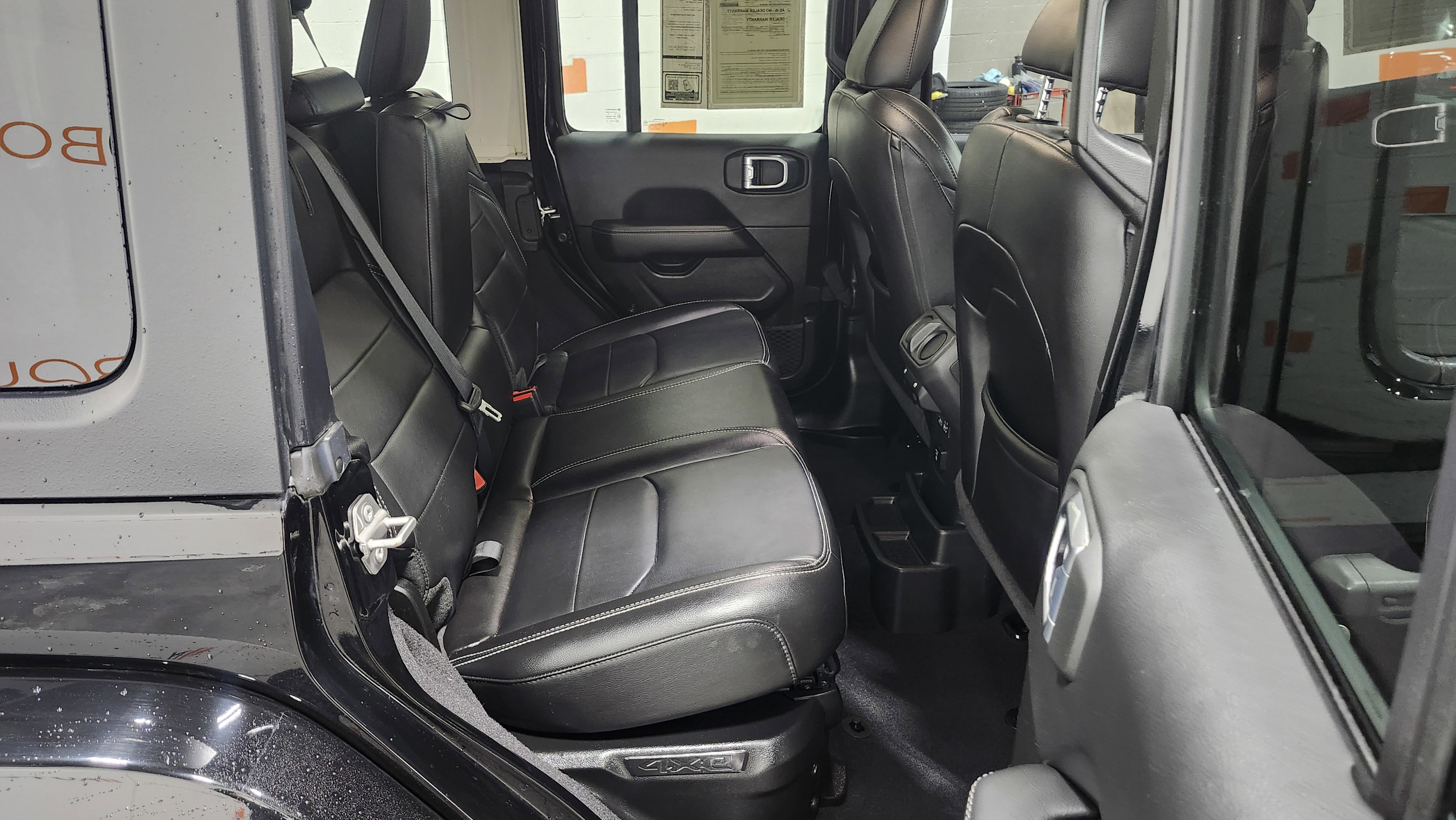 Used 2021 Jeep Wrangler Unlimited Sahara w/ Cold Weather Group image 17