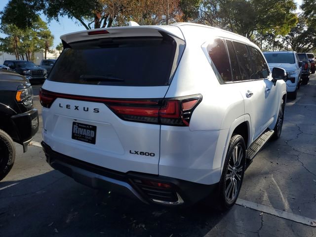 Used 2025 Lexus LX 600 4WD w/ Luxury Package image 4