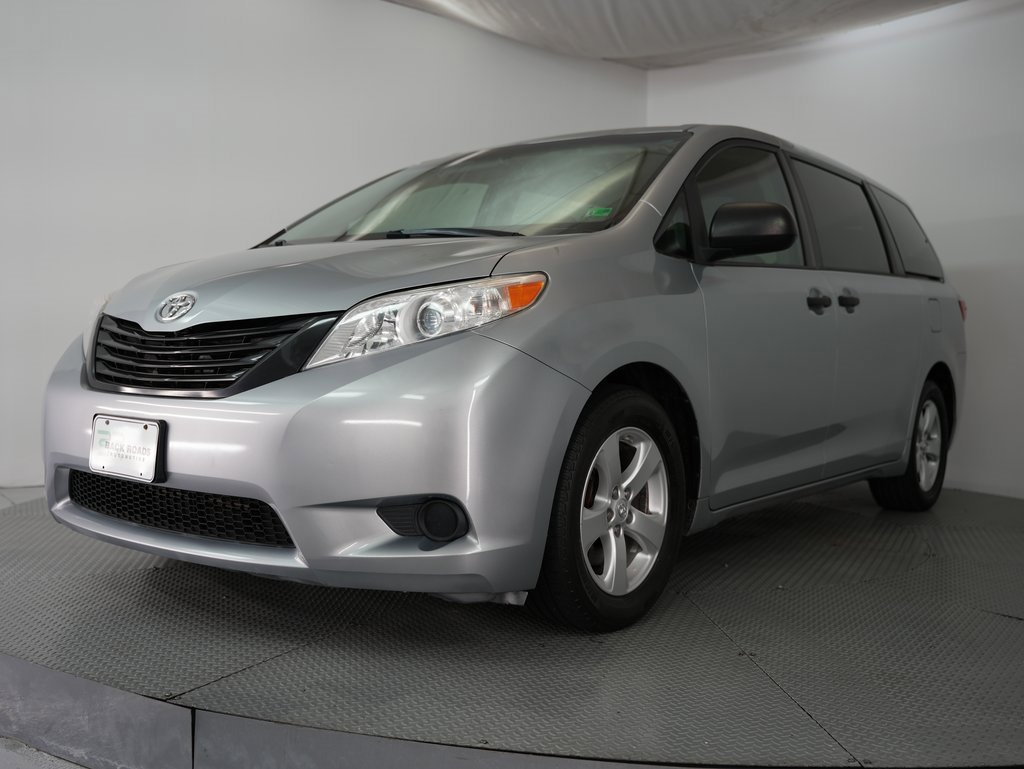 Used 2015 Toyota Sienna L image 3