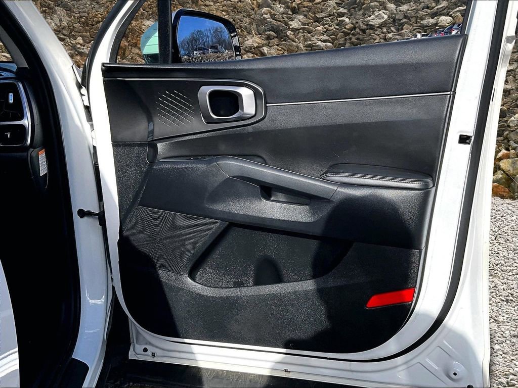 Used 2023 Kia Sorento EX image 19
