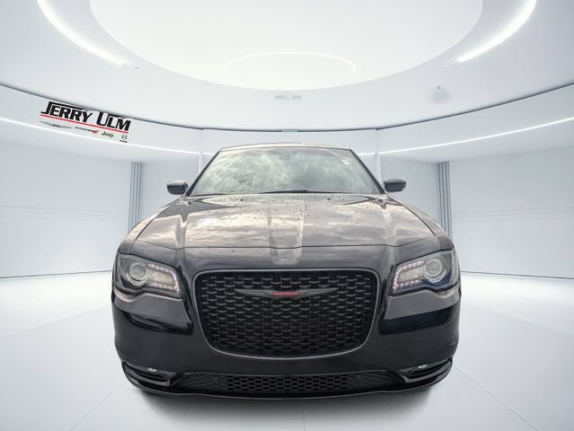 Used 2023 Chrysler 300 S w/ Comfort Group RWD image 8