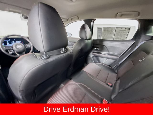 Used 2025 Nissan Kicks SR AWD/4WD image 9