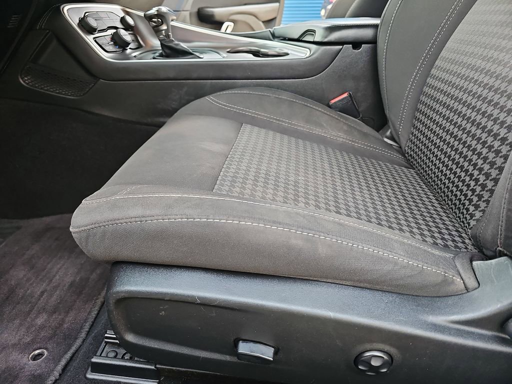 Used 2019 Dodge Challenger SXT image 28