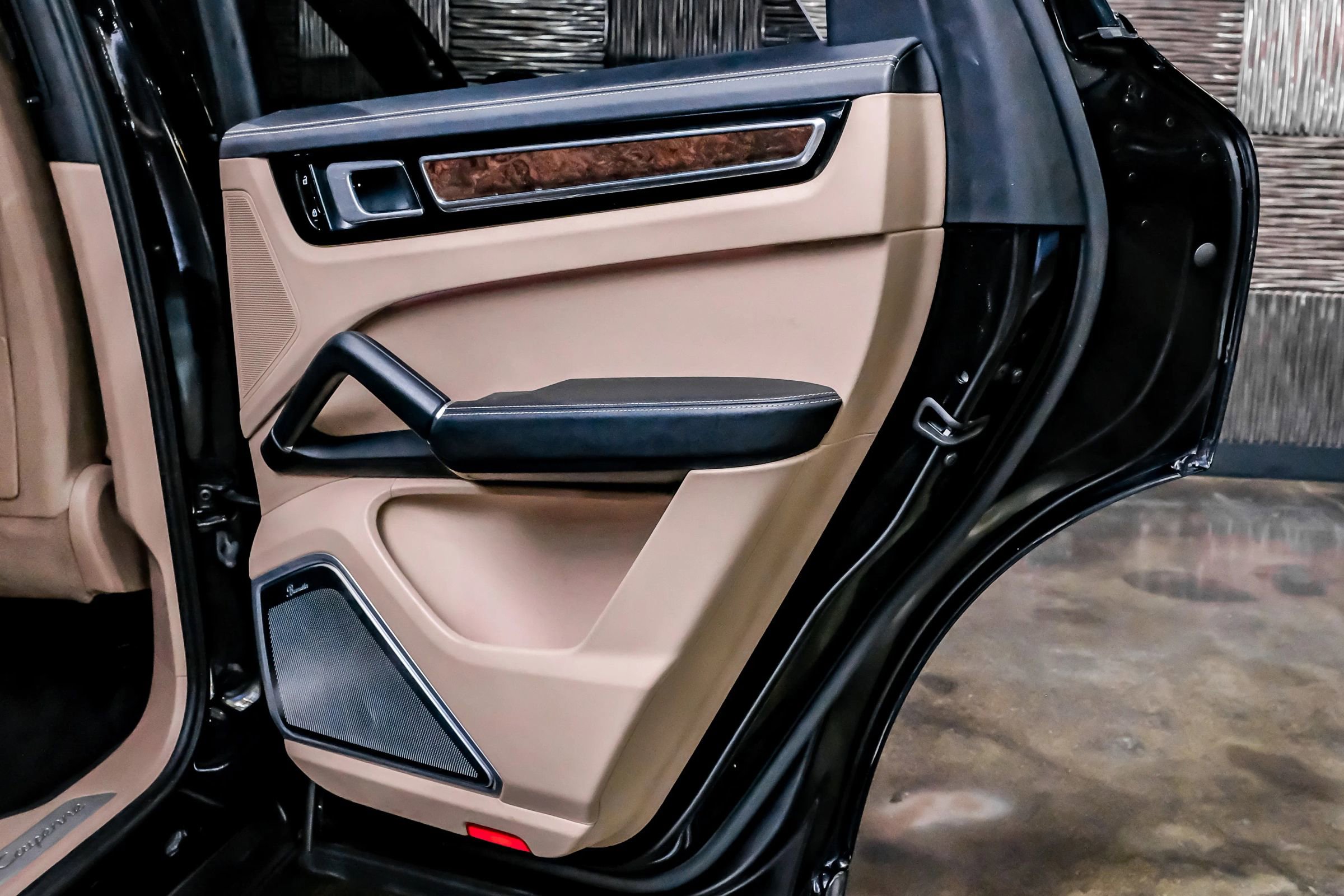 Used 2020 Porsche Cayenne S image 40