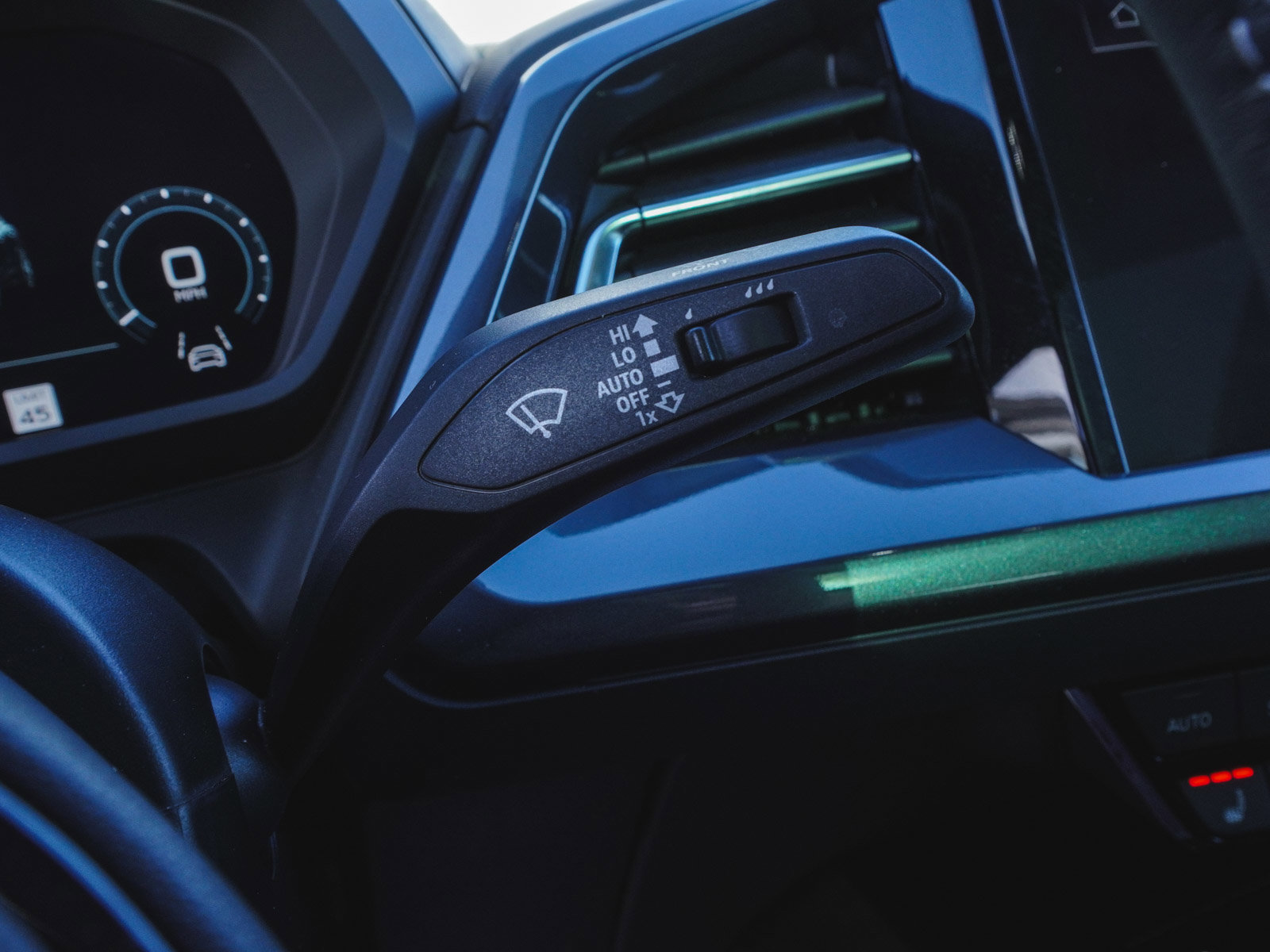 Used 2025 Audi Q4 e-tron Premium image 26