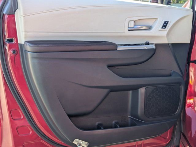 Used 2021 Toyota Sienna Platinum image 13