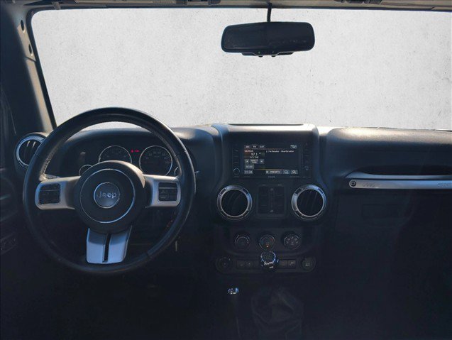 Used 2015 Jeep Wrangler Unlimited Rubicon AWD/4WD image 22