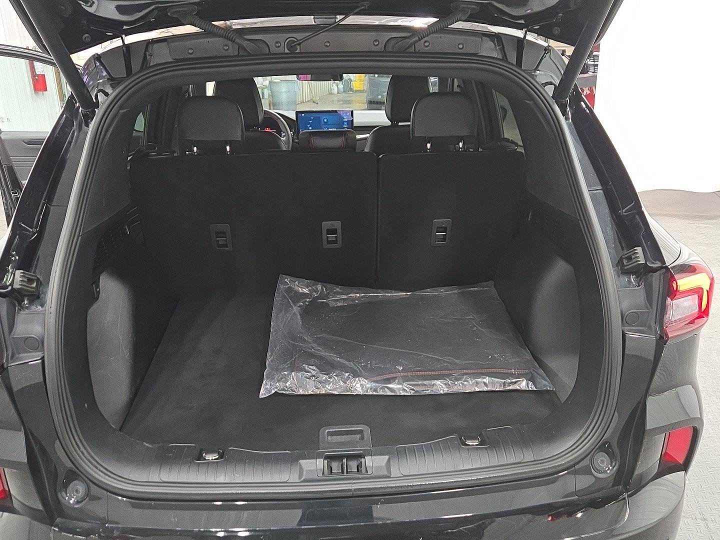 Used 2023 Ford Escape ST-Line image 14