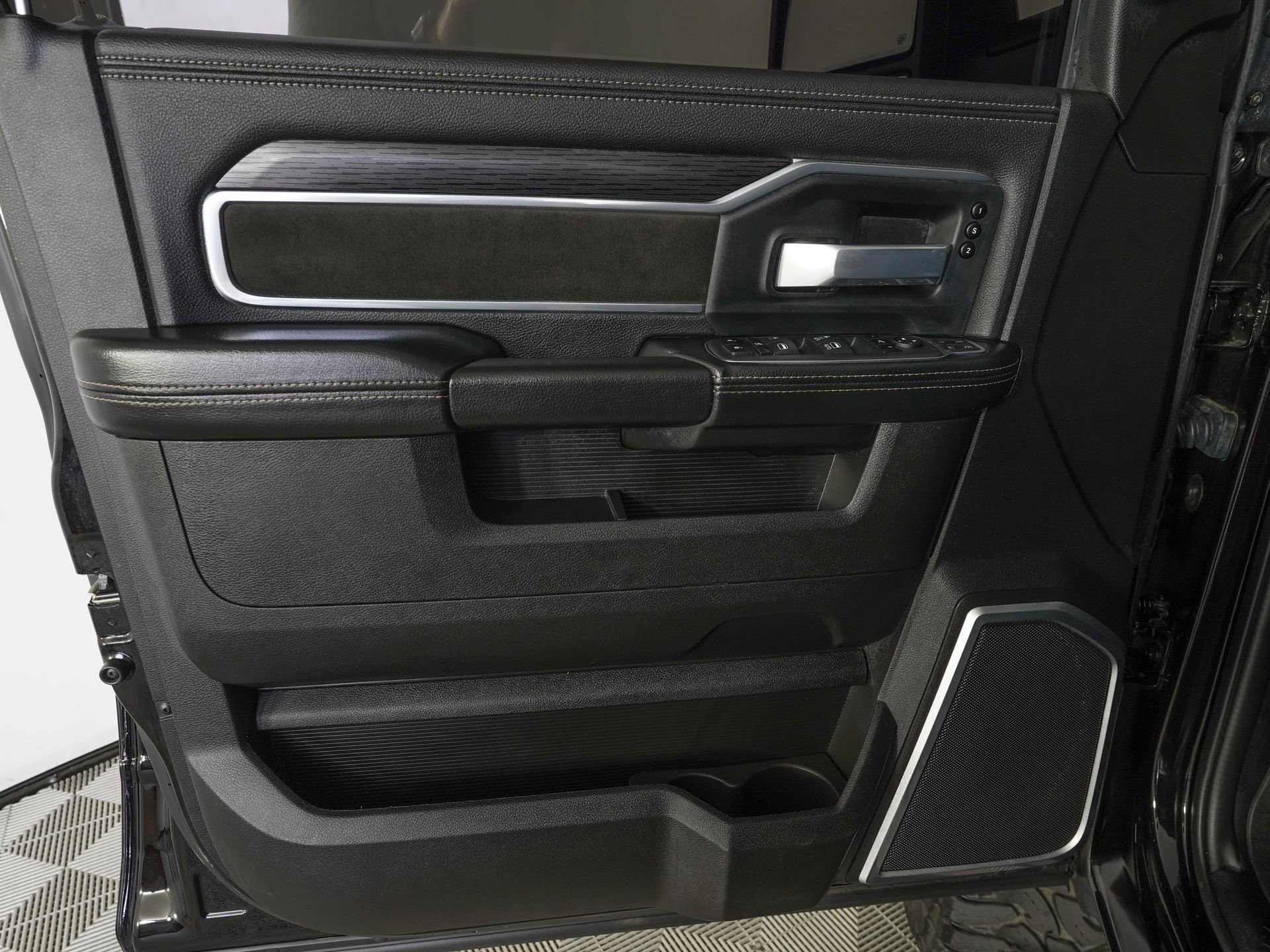 Used 2024 RAM 2500 Laramie w/ Night Edition AWD/4WD image 13