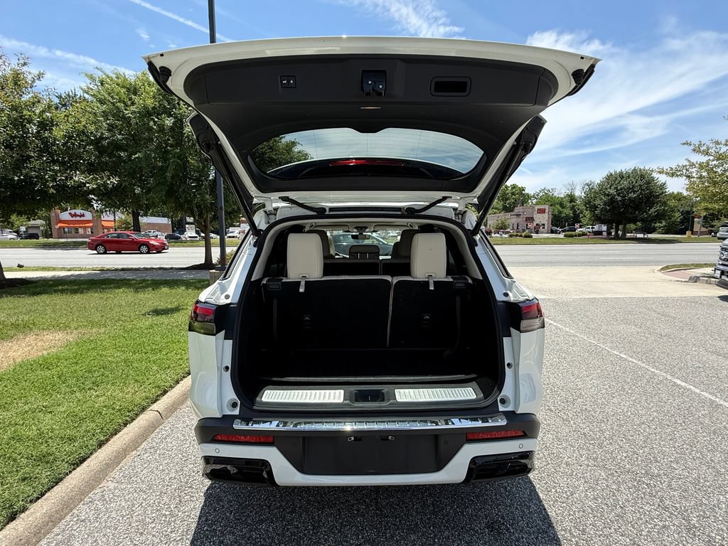 Used 2023 INFINITI QX60 Luxe w/ Cargo Package AWD/4WD image 30