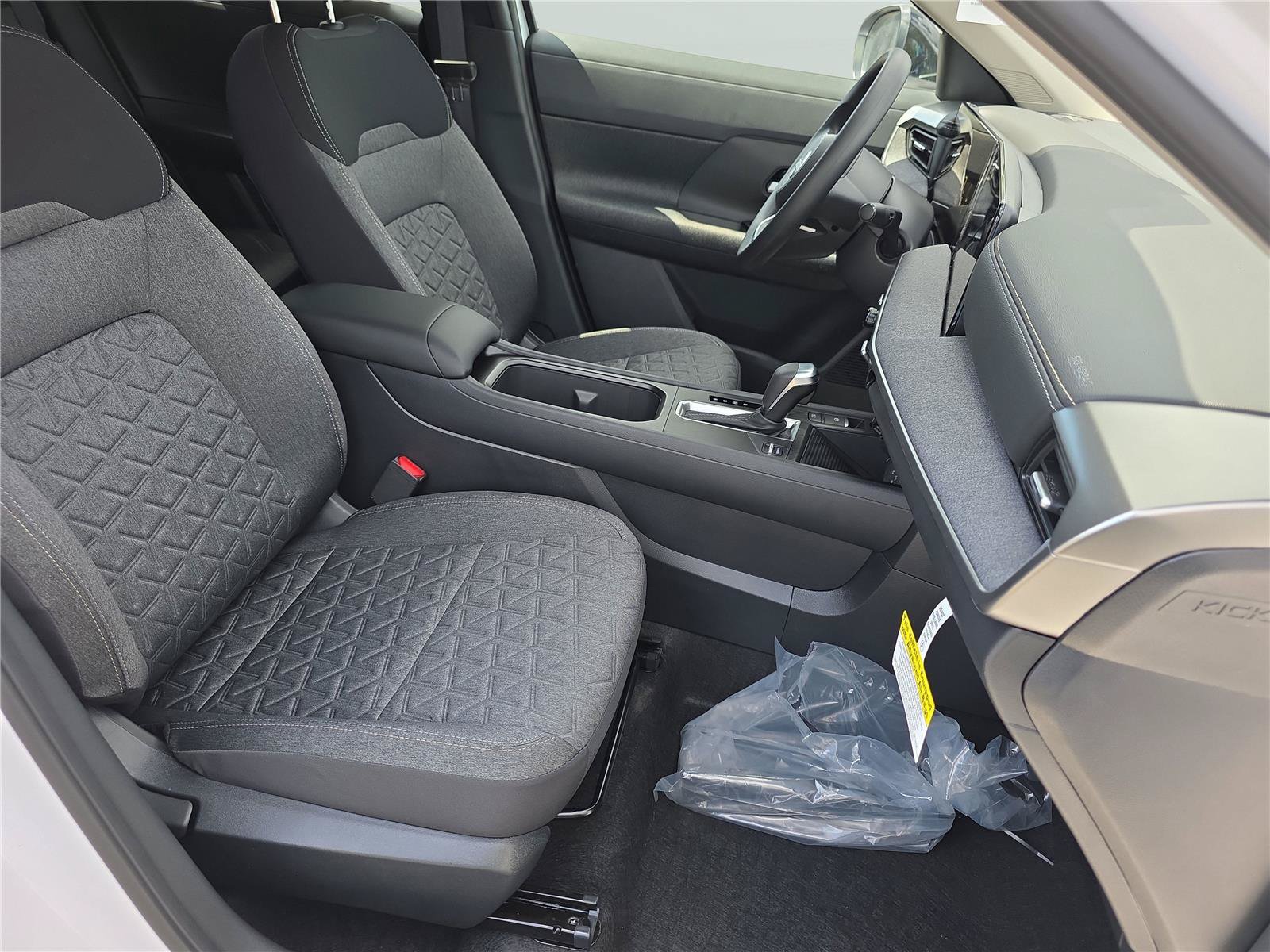 New 2026 Nissan Kicks SV w/ SV Premium Package FWD image 25