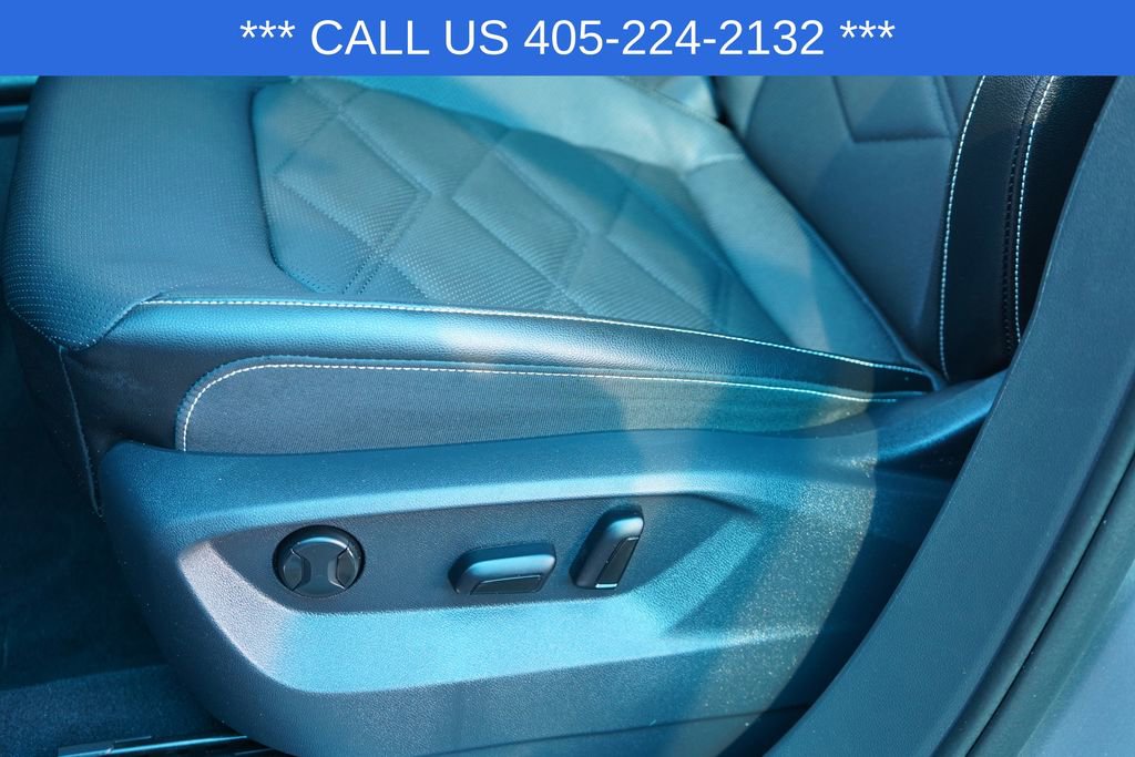 Used 2025 Volkswagen Atlas SE image 17