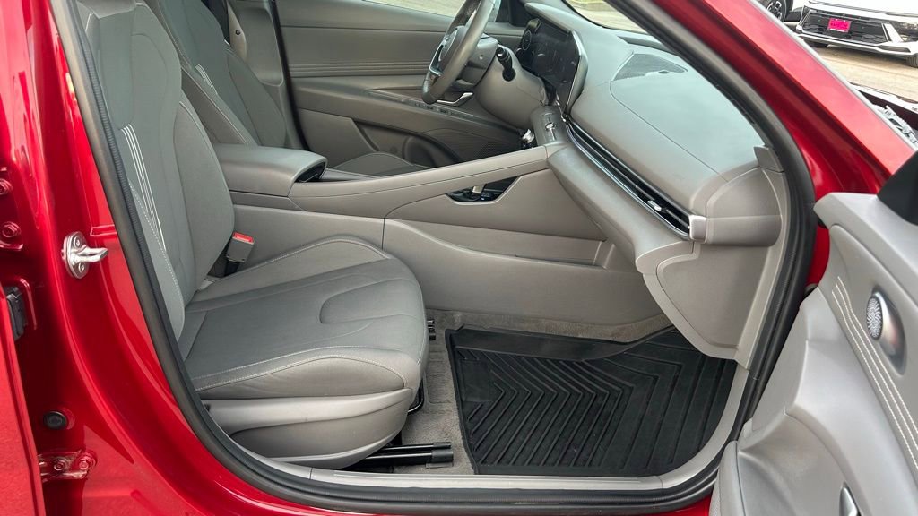 Used 2024 Hyundai Elantra SEL w/ Convenience Package image 21