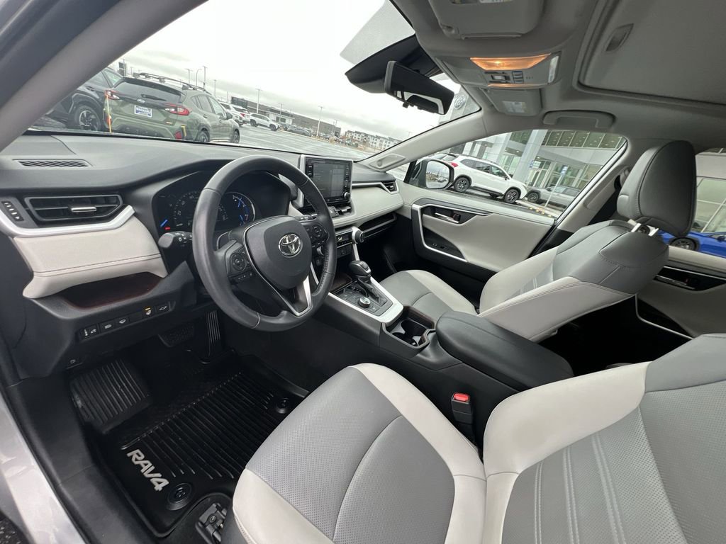 Used 2020 Toyota RAV4 Limited image 10