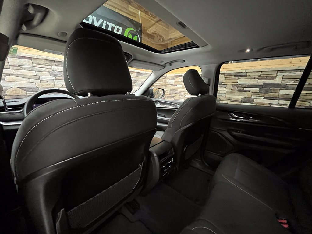 Used 2023 Jeep Grand Cherokee Laredo w/ Luxury Tech Group I AWD/4WD image 40