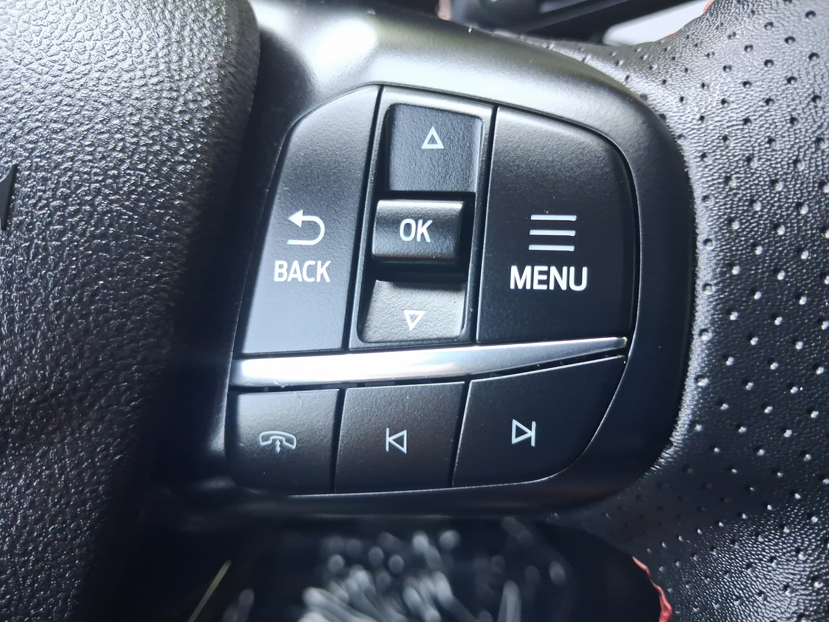 Used 2025 Ford Escape ST-Line FWD image 23