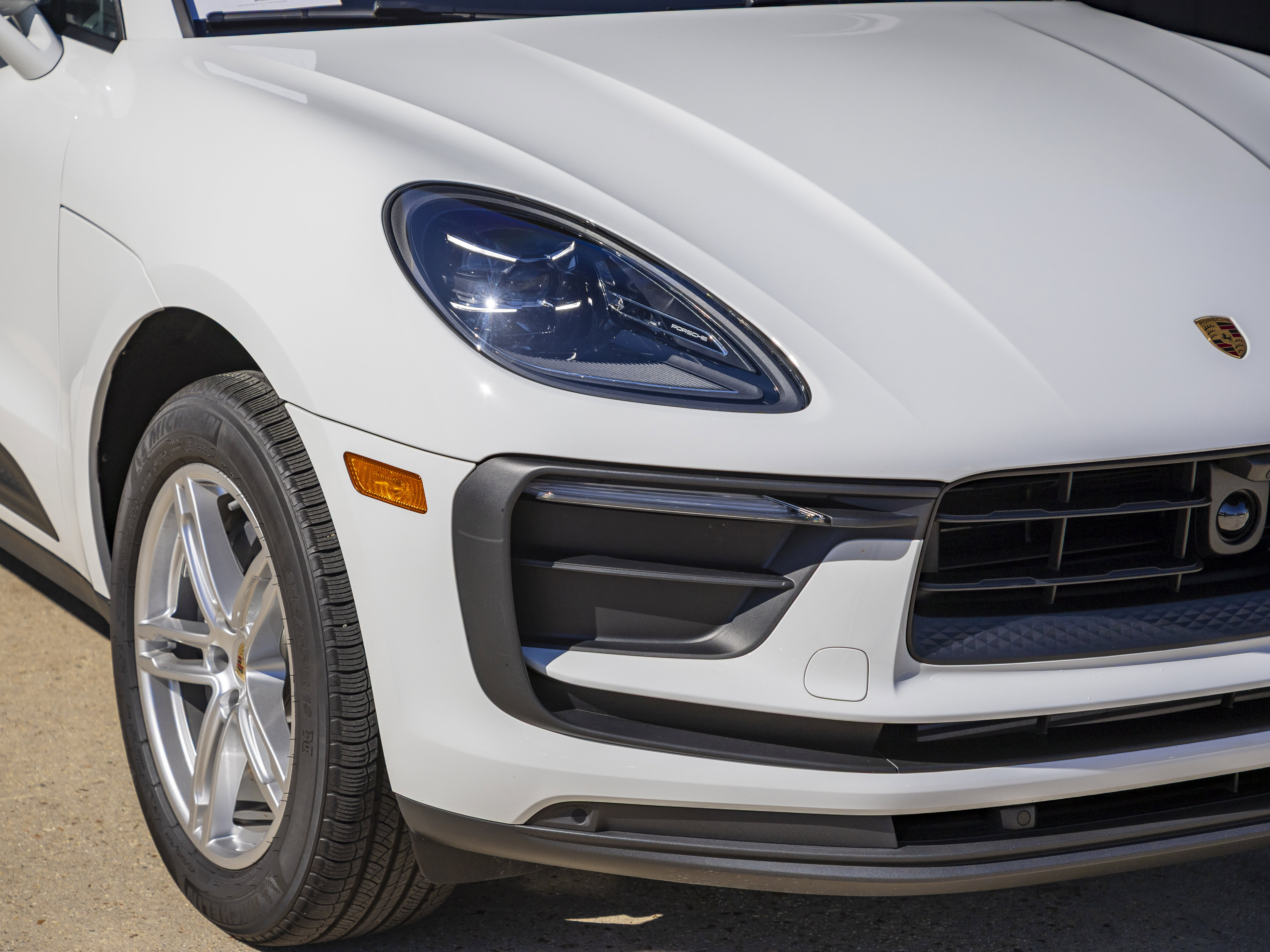 Certified 2025 Porsche Macan image 28