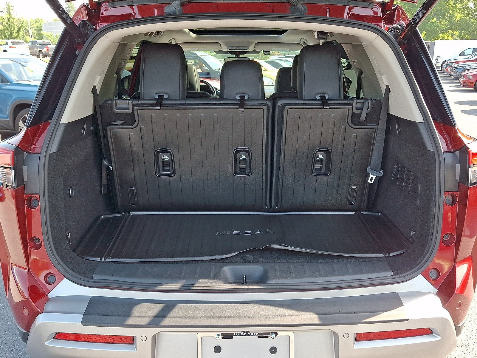 Certified 2022 Nissan Pathfinder Platinum w/ Cargo Package AWD/4WD image 29