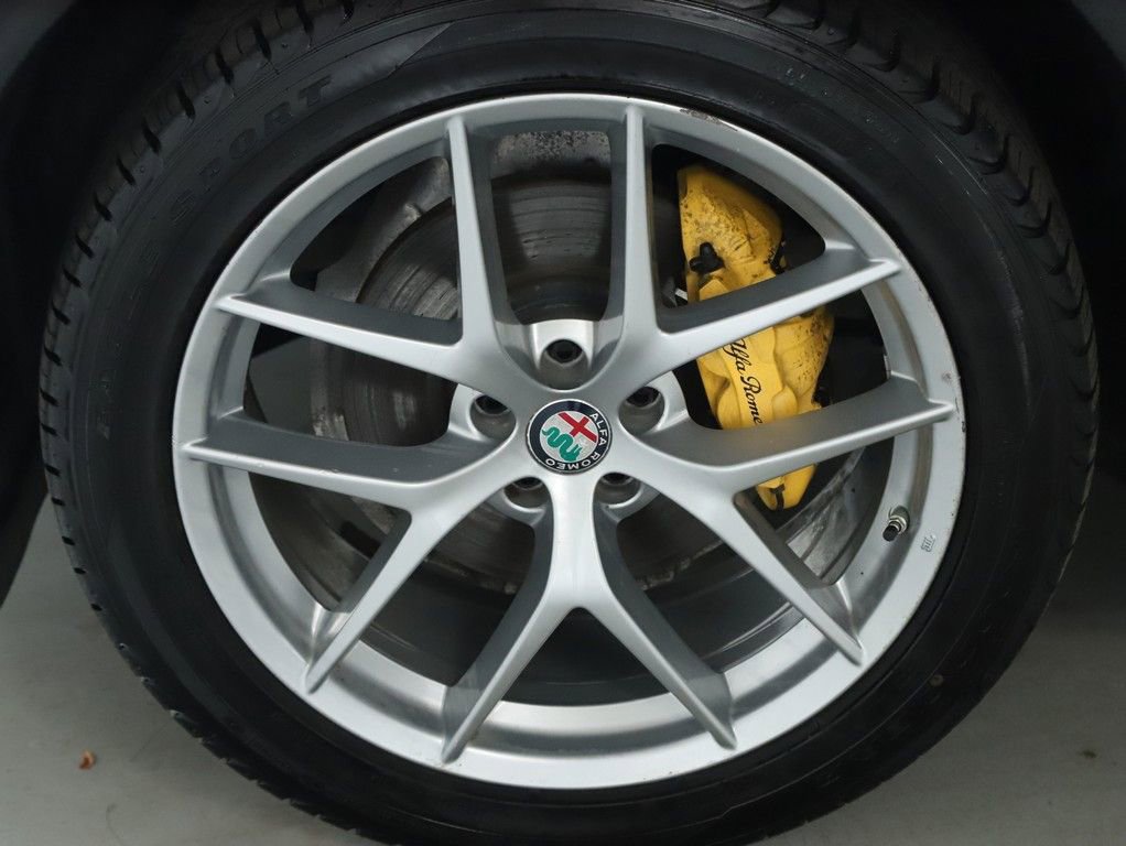 Used 2018 Alfa Romeo Stelvio Ti Sport image 38
