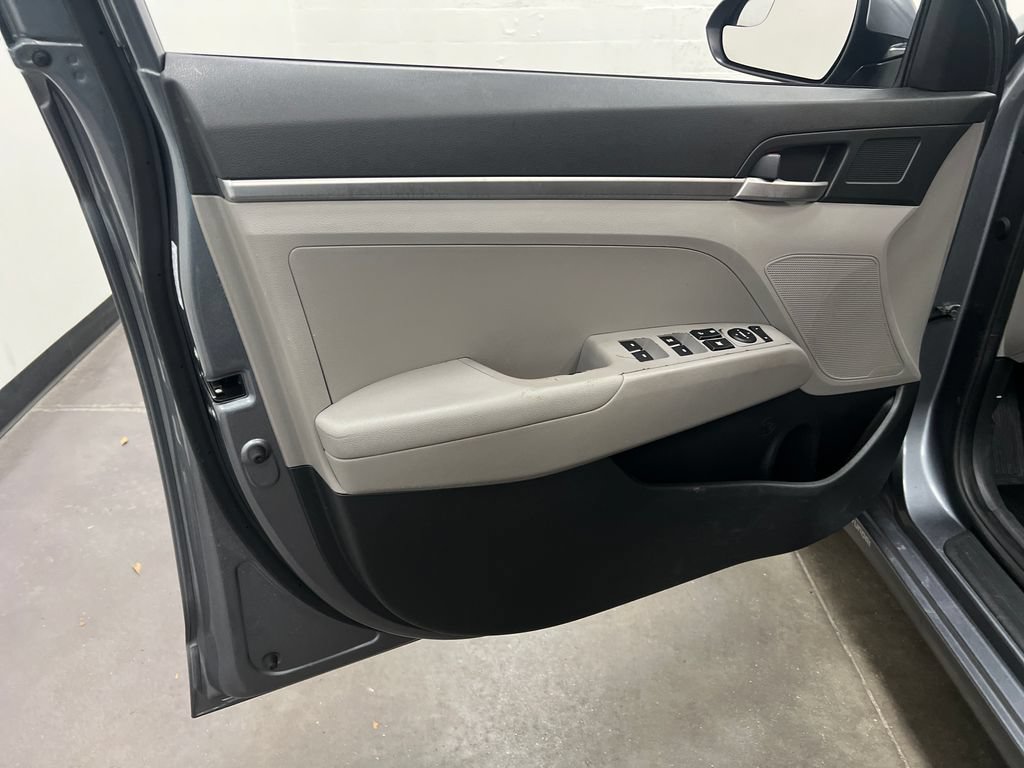 Used 2019 Hyundai Elantra SE FWD image 12