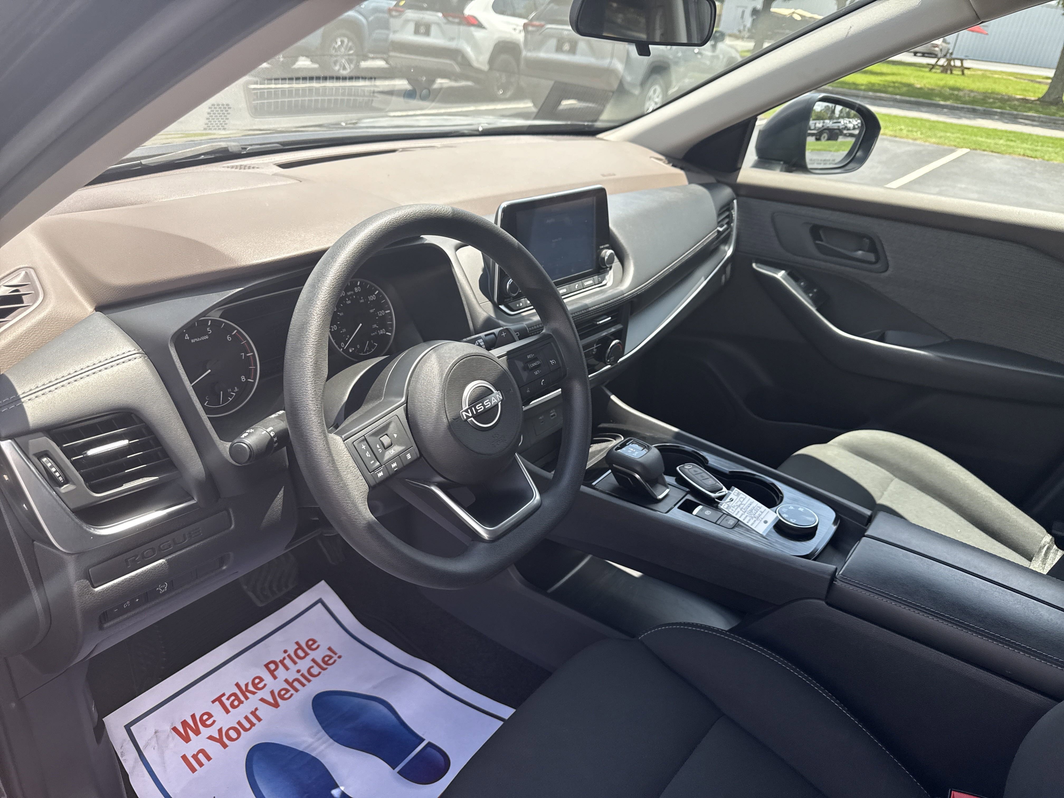 Used 2023 Nissan Rogue S image 15