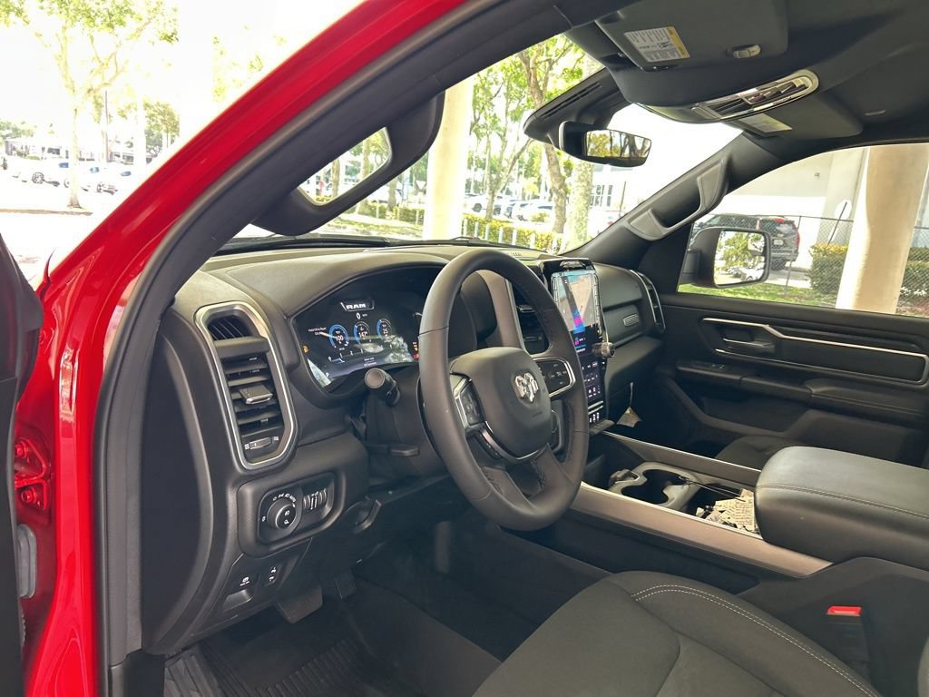 Used 2025 RAM 1500 Big Horn AWD/4WD image 7