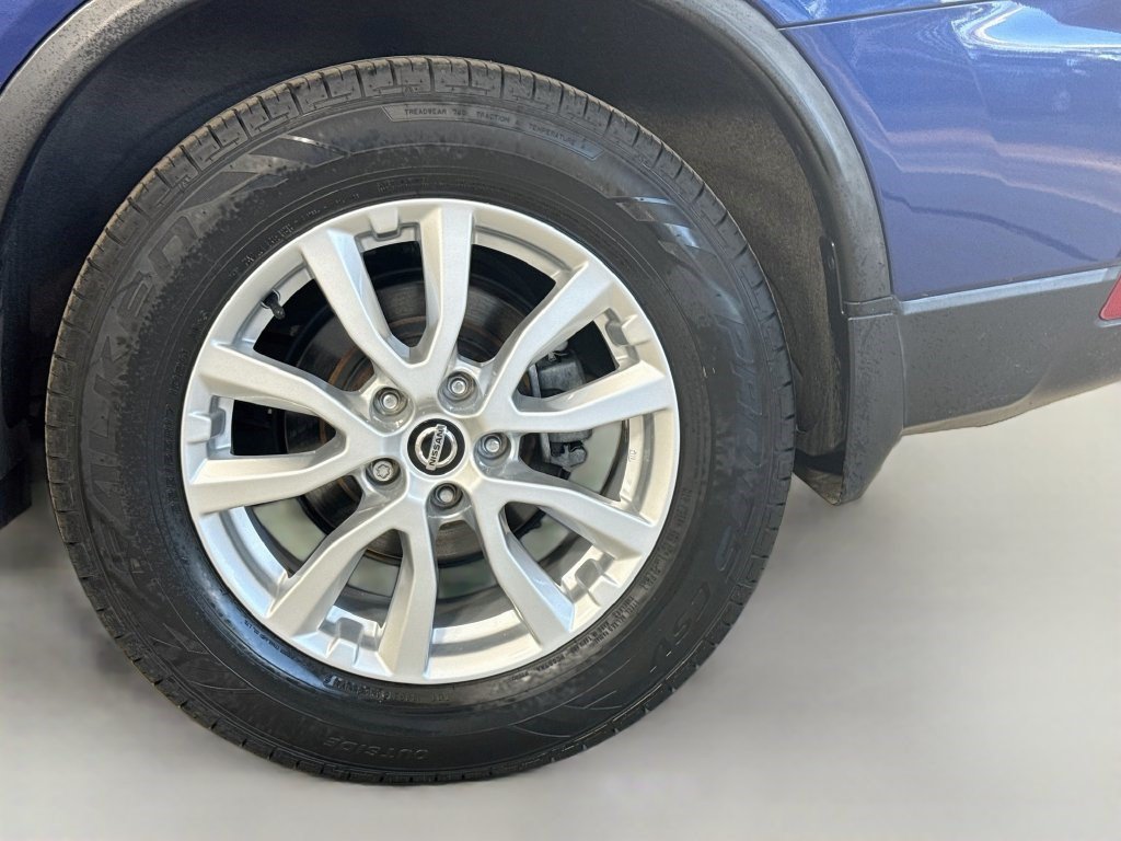 Used 2020 Nissan Rogue SV FWD image 36
