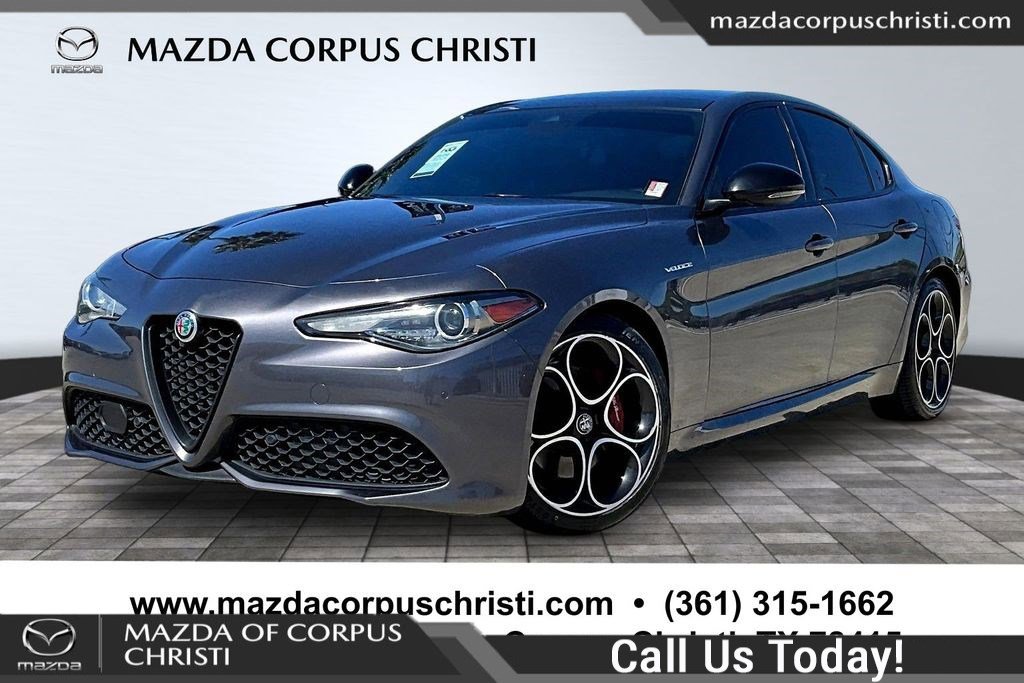 Used 2022 Alfa Romeo Giulia Veloce RWD image 1