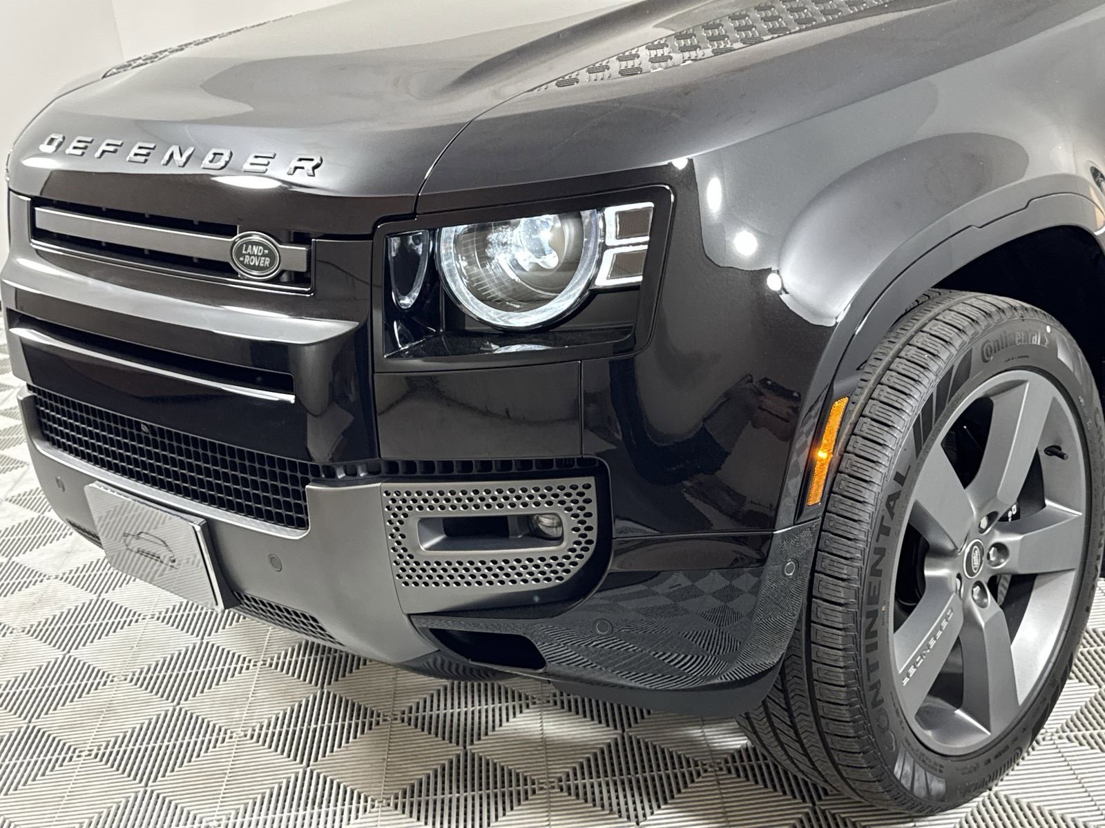 New 2025 Land Rover Defender 130 V8 image 9