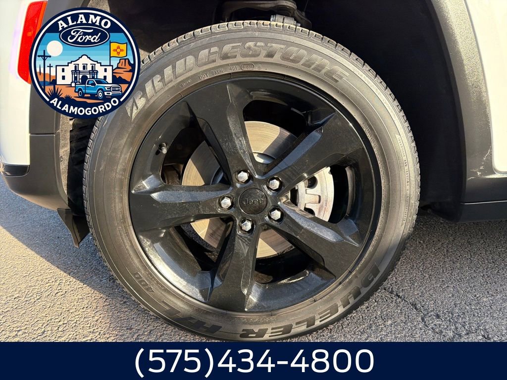 Used 2023 Jeep Grand Cherokee L Laredo image 25