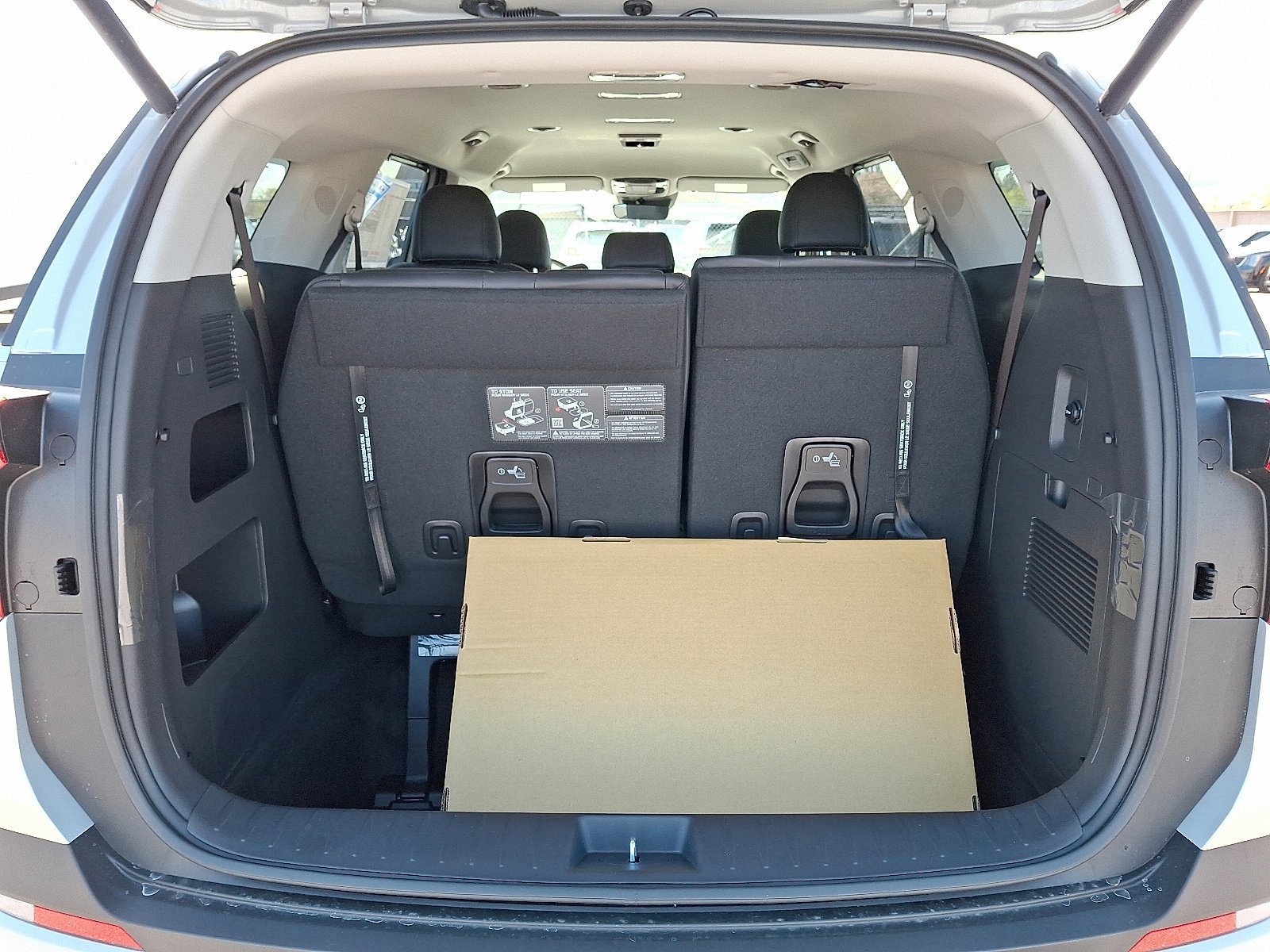 New 2026 Kia Carnival EX image 21