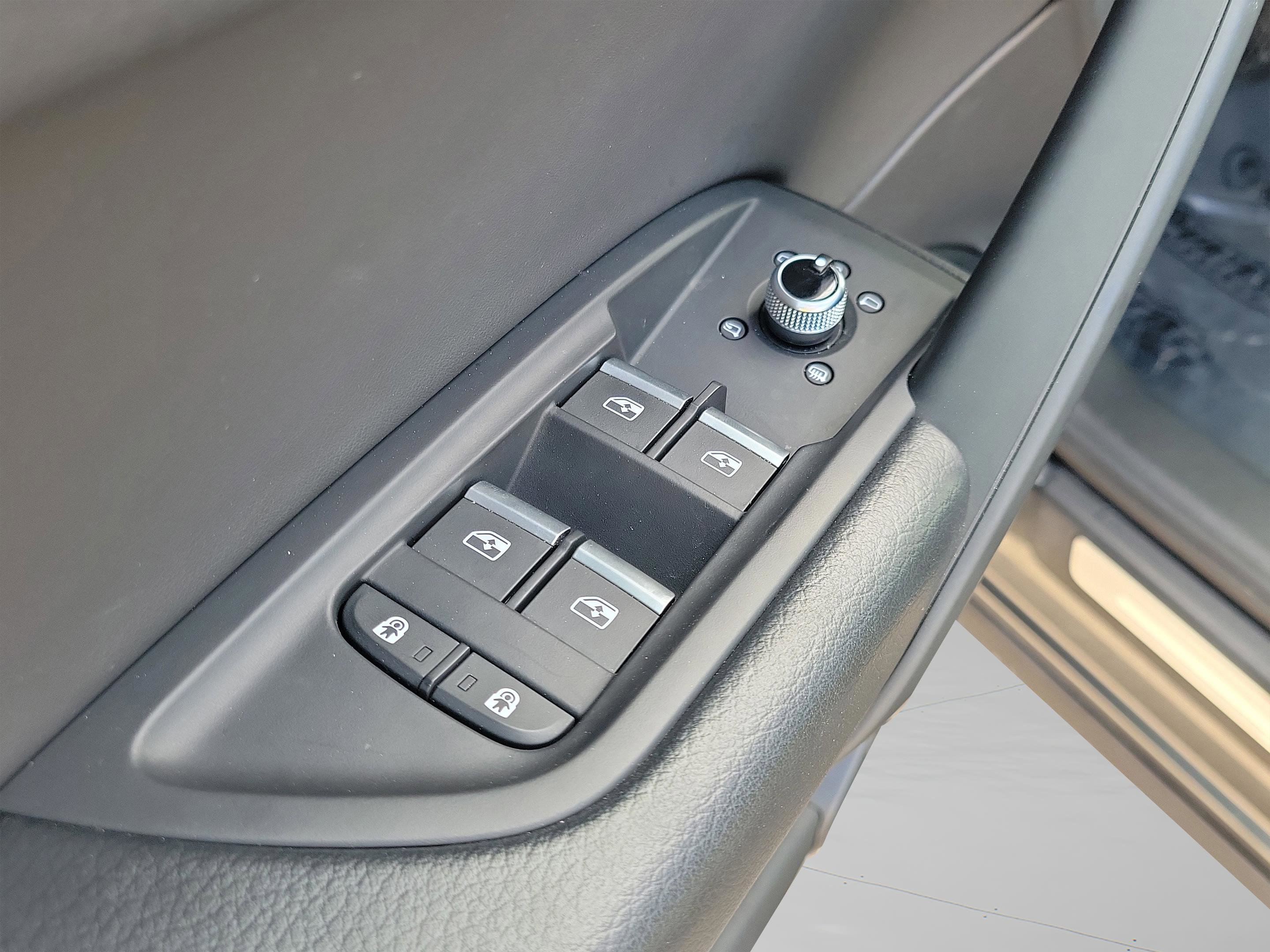 Used 2025 Audi Q5 2.0T Premium image 33