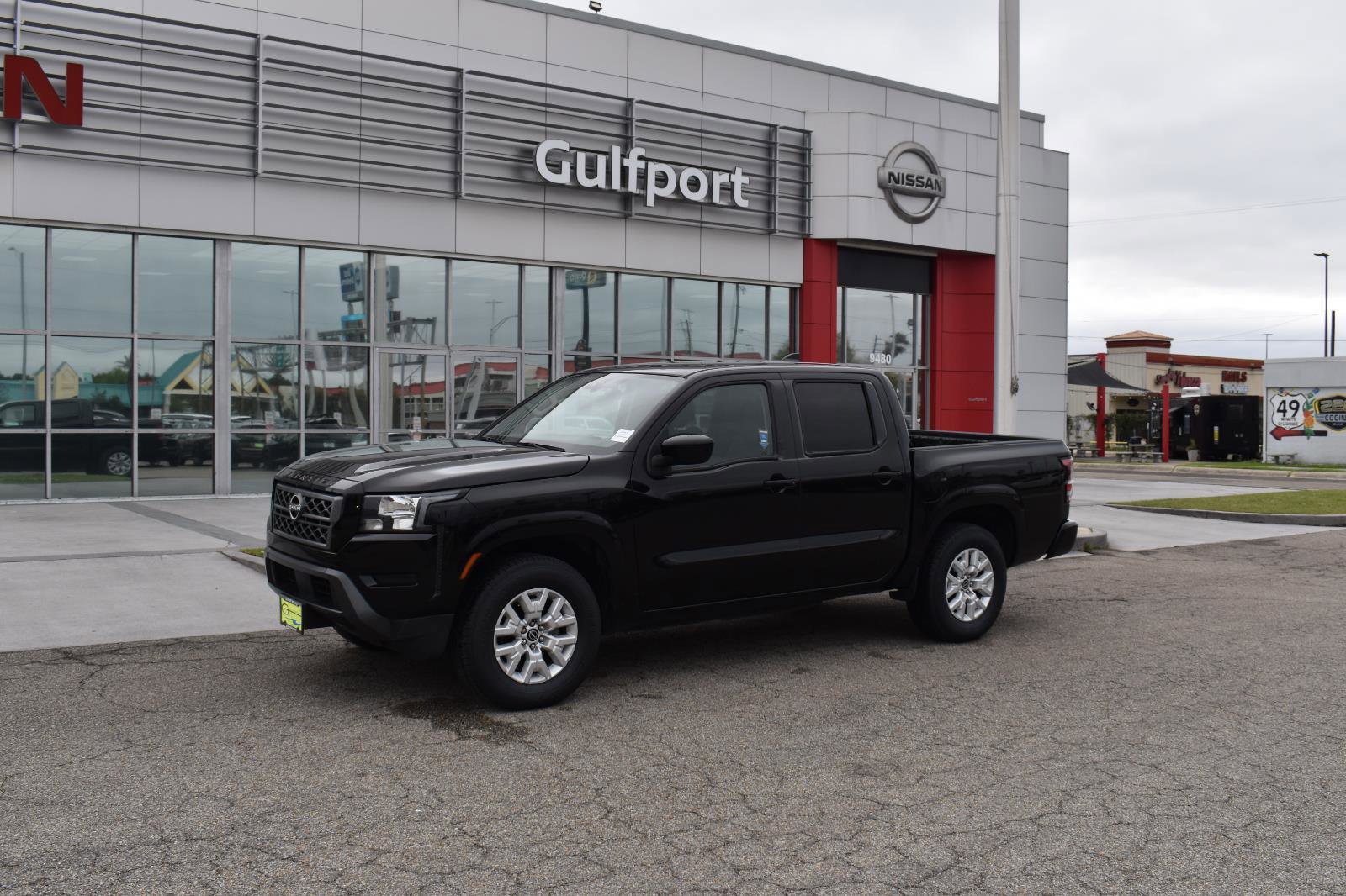 Used 2022 Nissan Frontier SV image 2