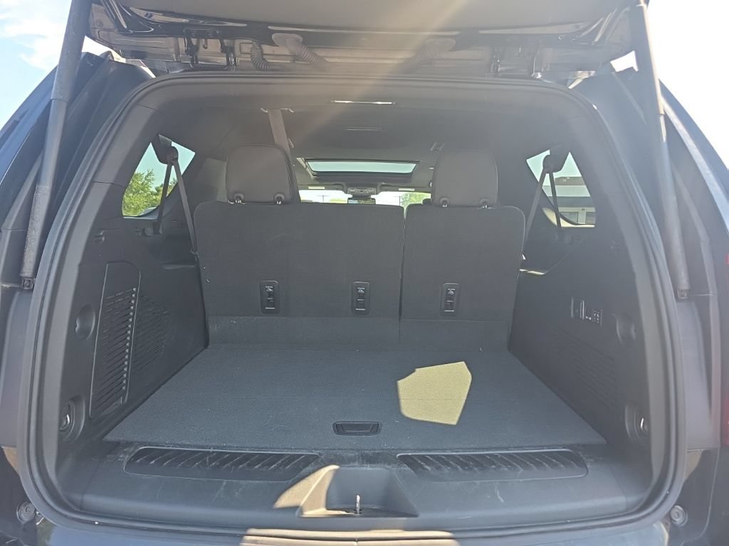Used 2023 GMC Yukon XL SLT w/ SLT Luxury Package AWD/4WD image 5