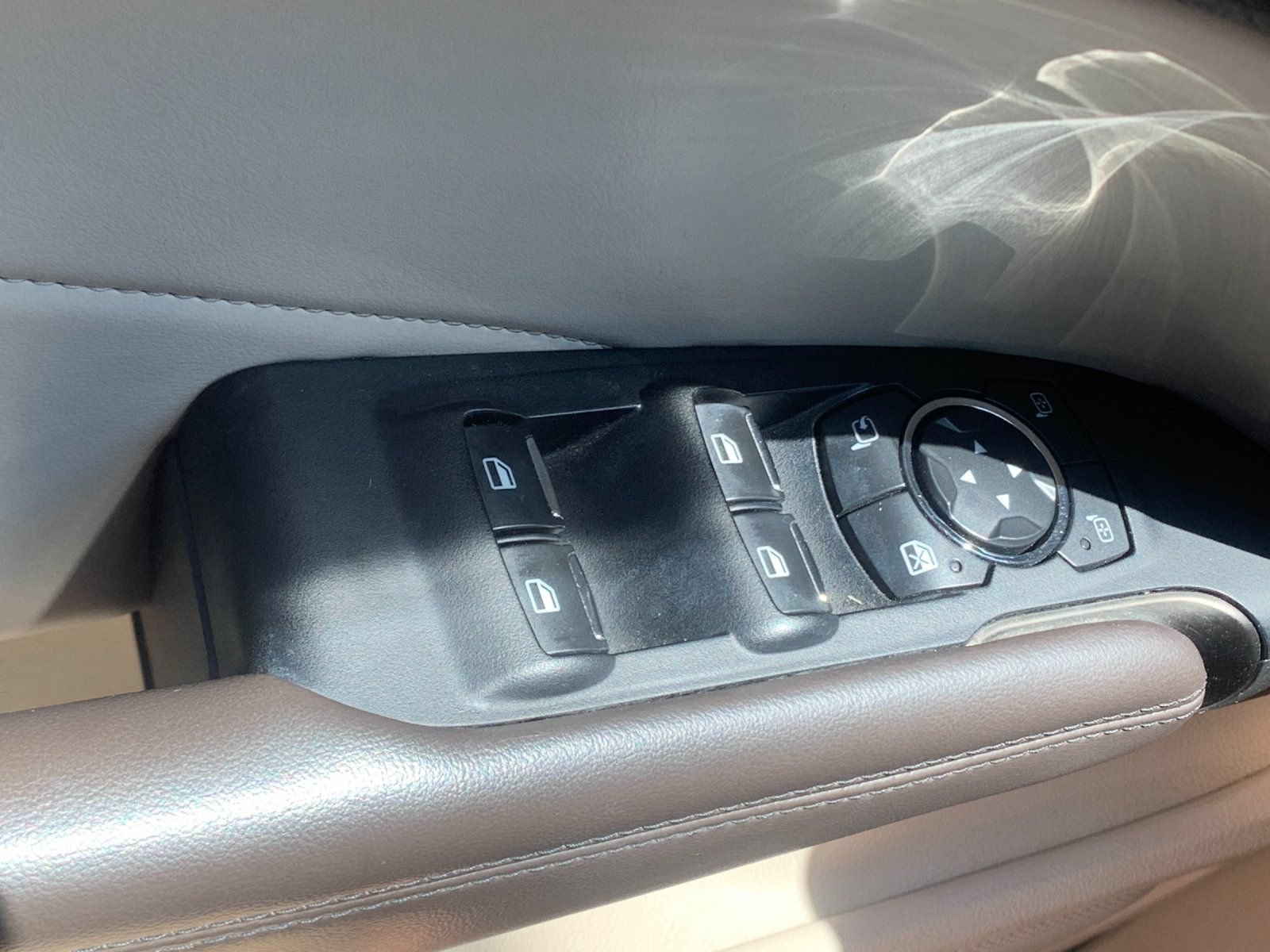 Used 2018 Lincoln MKC Select w/ Select Plus Package AWD/4WD image 14