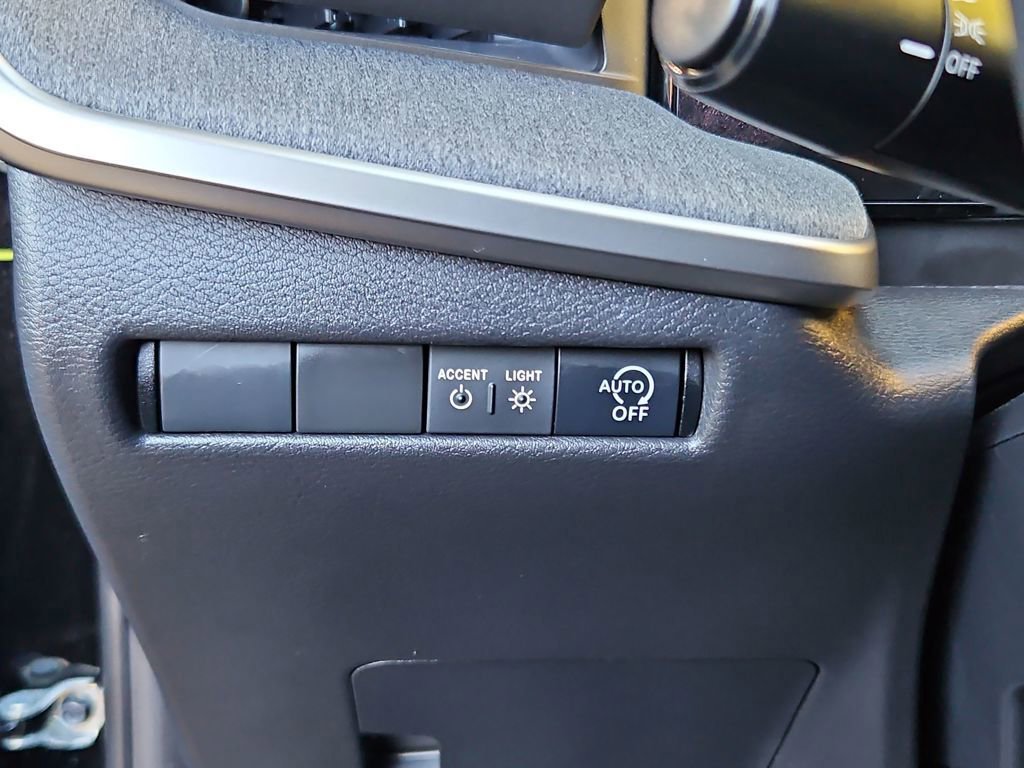 Used 2025 Nissan Kicks SV w/ SV Premium Package image 15