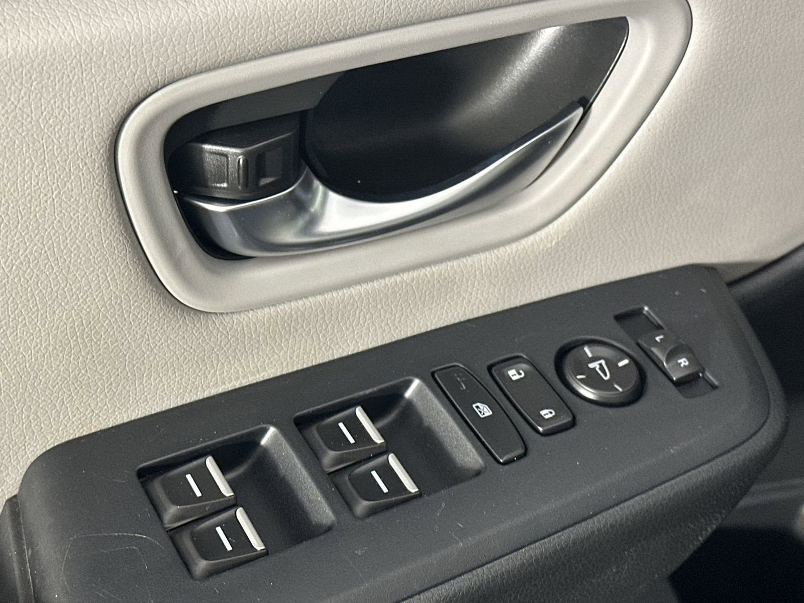 Used 2023 Honda Pilot LX image 17