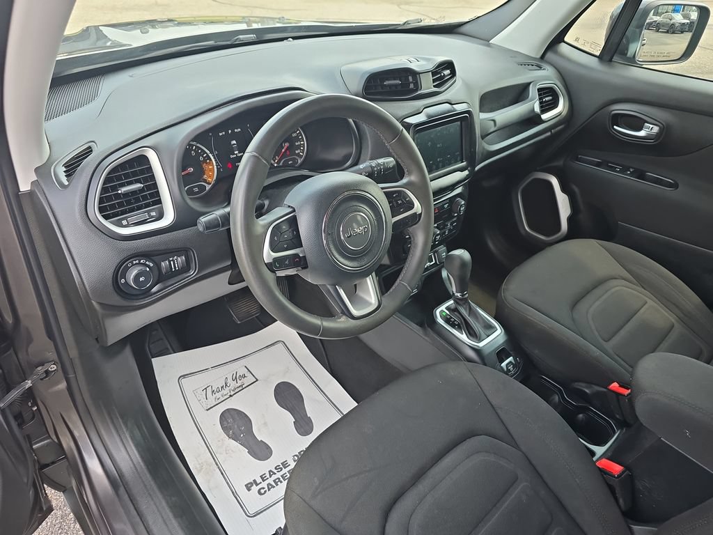 Used 2018 Jeep Renegade Latitude FWD image 19