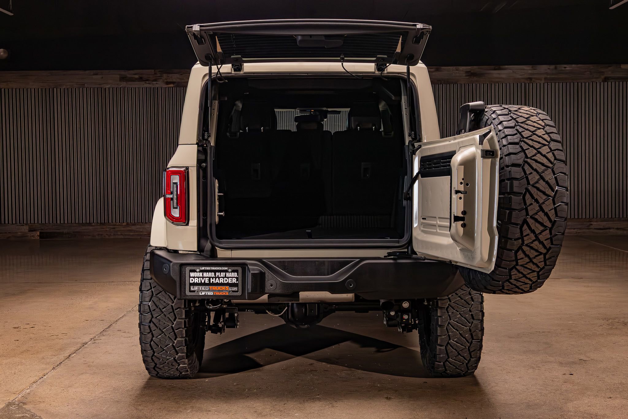 Used 2025 Ford Bronco Outer Banks image 9