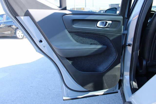 Used 2025 Volvo XC40 B5 Plus image 33