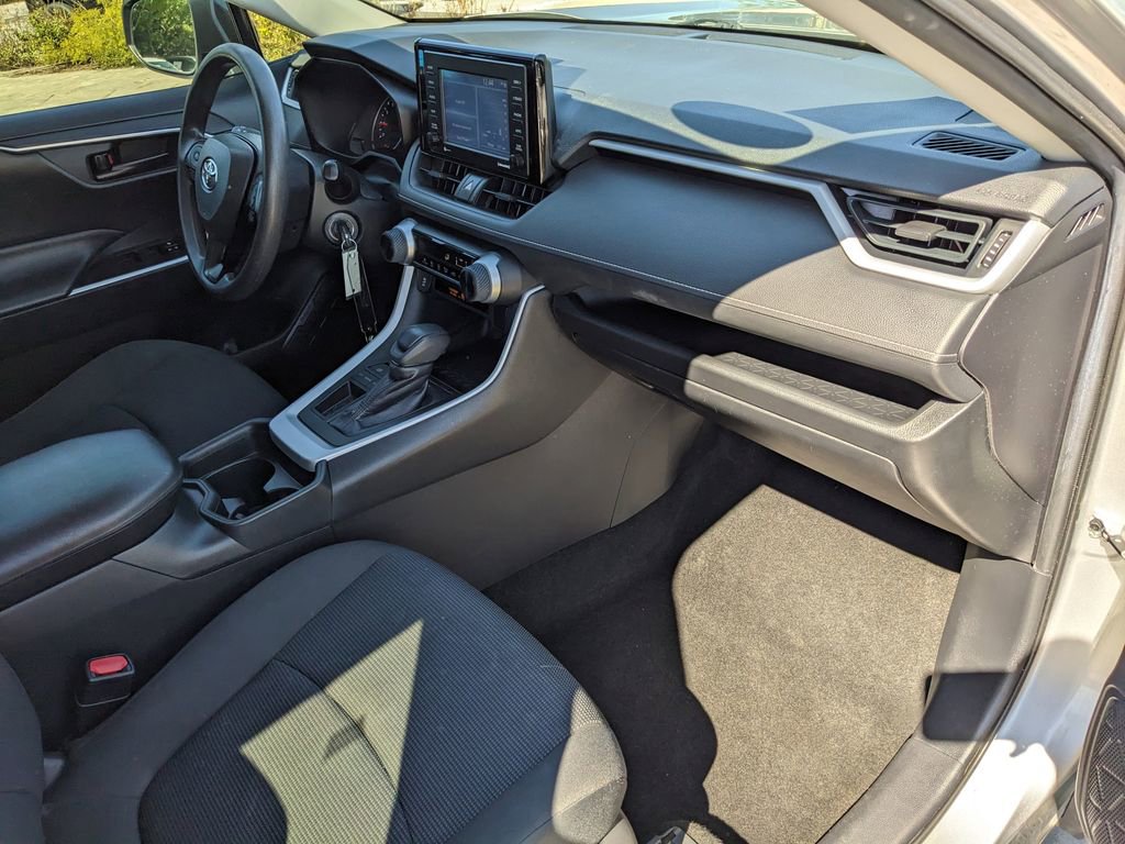 Used 2020 Toyota RAV4 LE image 15