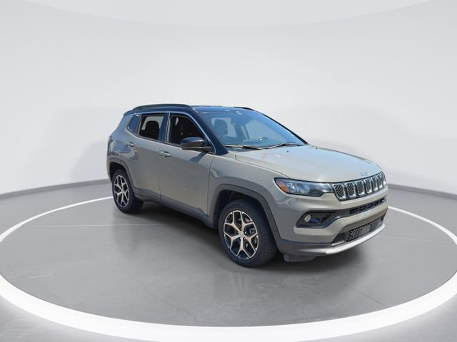 Used 2024 Jeep Compass Limited AWD/4WD image 2