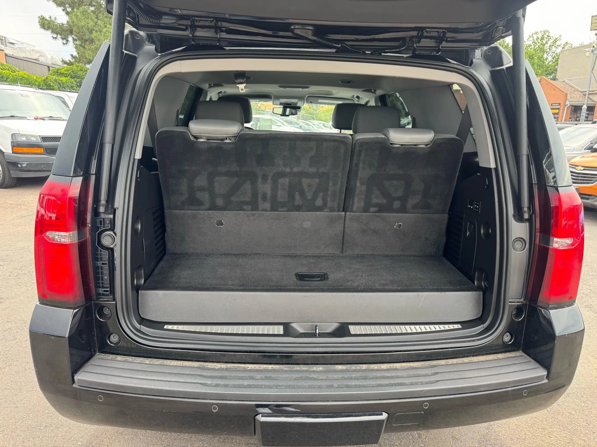 Used 2019 Chevrolet Tahoe LT w/ Luxury Package AWD/4WD image 21